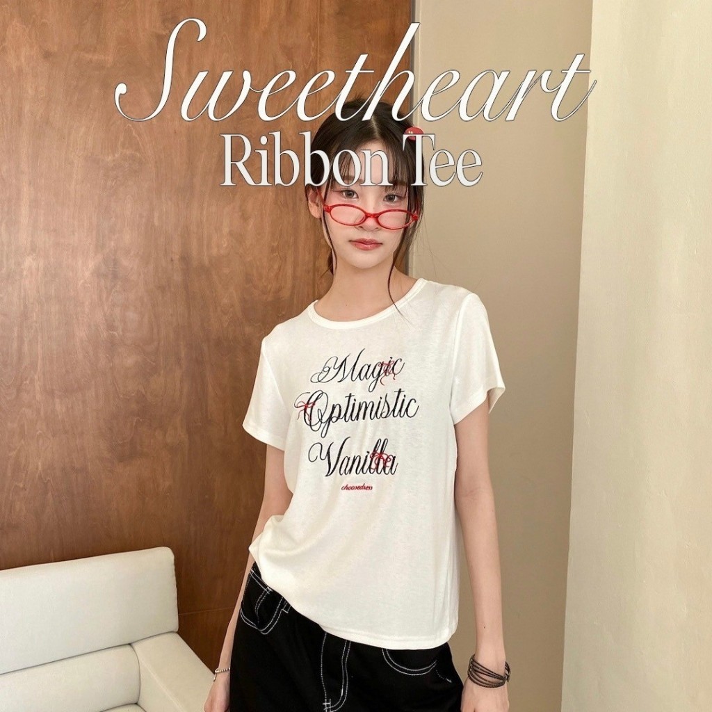 Choosedress A1950 Sweetheart Ribbon Tee เสื้อยืดแขนสั้นสีพื้น ลายตัวอักษร เเต่งโบว์