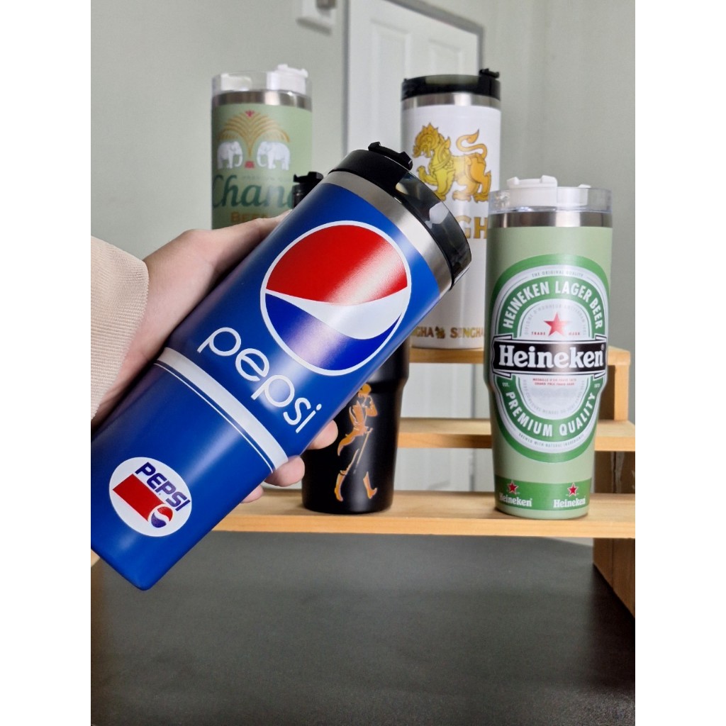 แก้วเก็บความเย็นลายรอบด้านขนาด890ml พร้อมหลอดแถมไปให้ในตัว พร้อมจัดส่ง