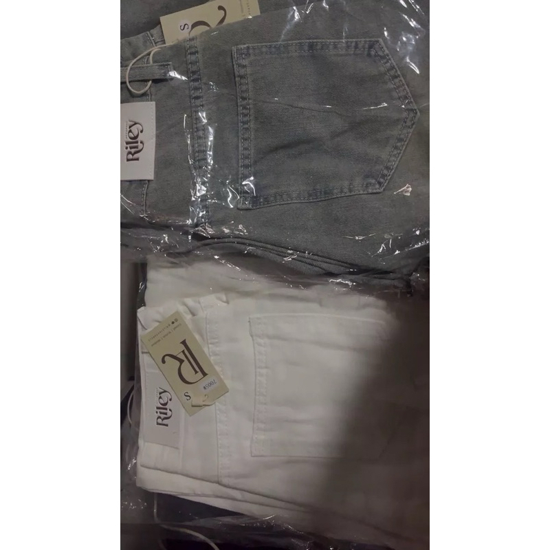 Riley.apparel ยีนส์ 2 ตัว