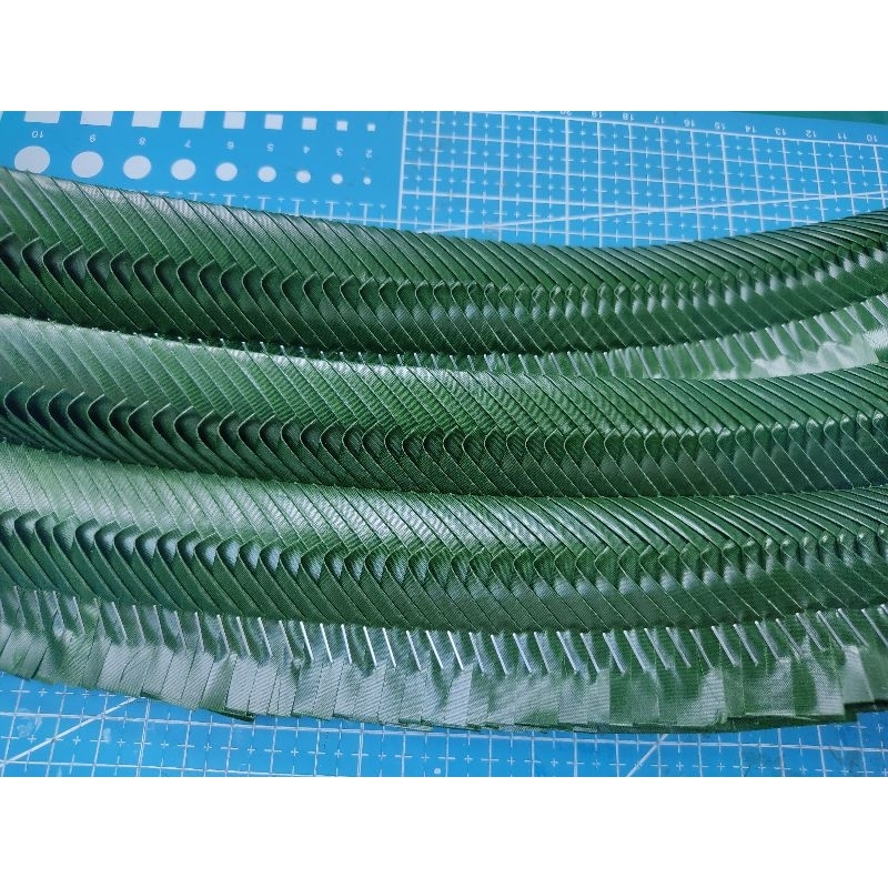 แผงคอม้าสีเขียวเข้ม จากผ้าโพลีออย (ราคาต่อความยาว 10 ซม. รับงานขั้นต่ำ 40 ซม.) ทำตามออเดอร์