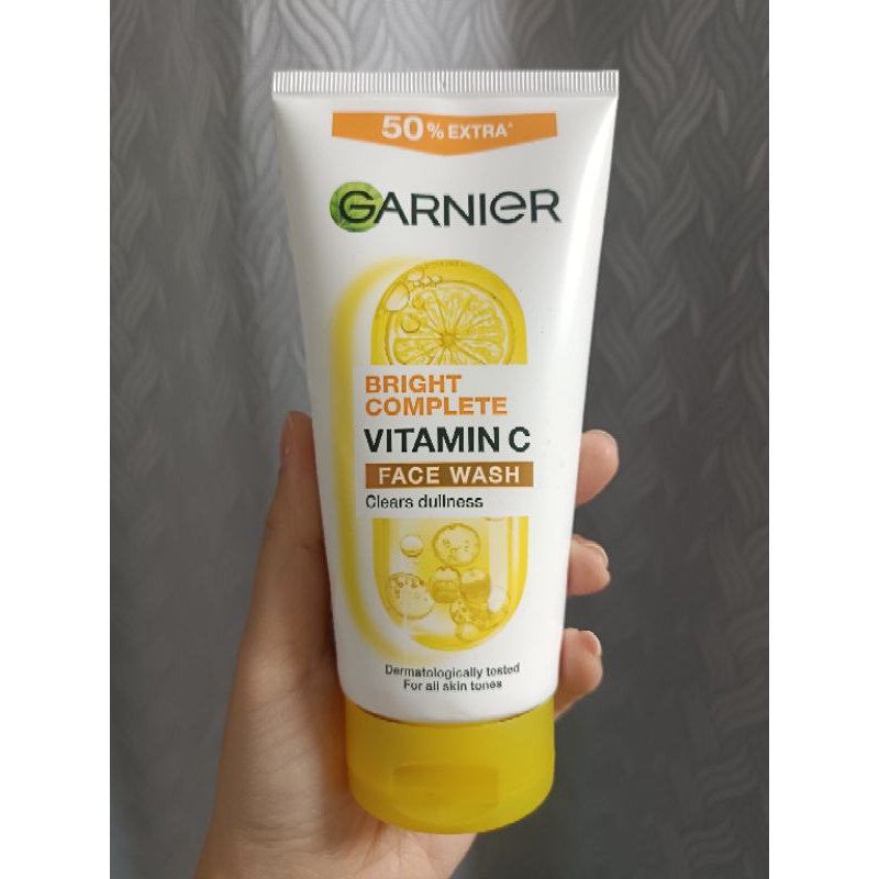 แท้ % Garnier Bright Complete Vitamin C Face Wash 150ml.
