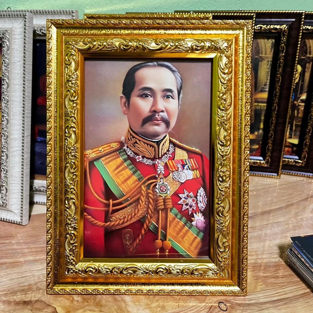 กรอบรูปภาพ รัชกาลที่ 5 ขนาด 5x7 นิ้ว ตั้งโต๊ะหรือห้อยแขวน เป็นของขวัญ เสริมฮวงจุ้ย เสริมความเป็นศิริมงคล