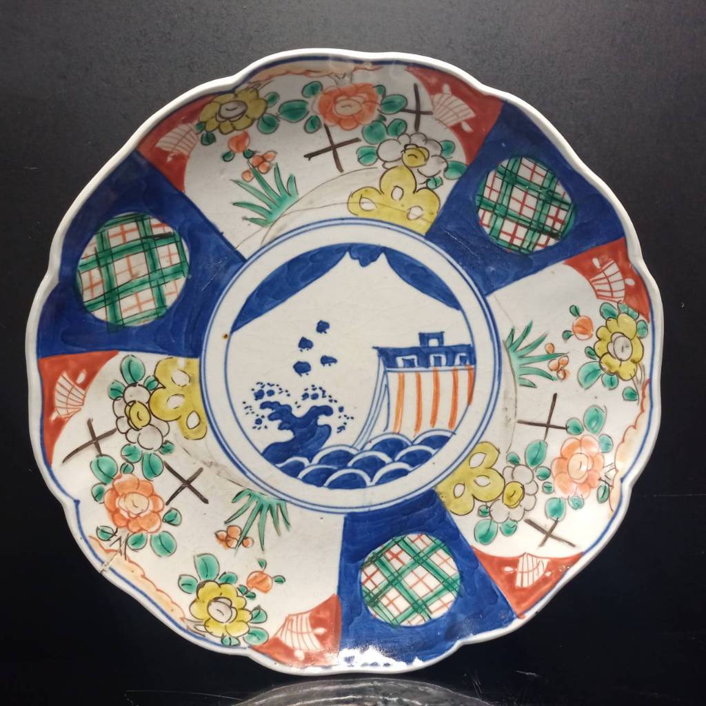 Old Japanese porcelain plate 19th century Imari Japan ก.9.5" นิ้ว  มีรอยซ่อม