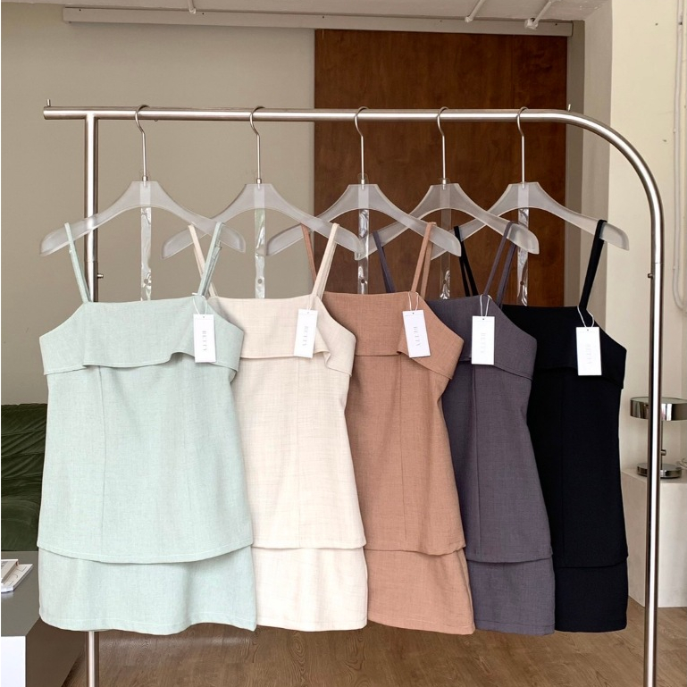 ลดเหลือ 244.- | เสื้อสายเดี่ยวปรับสายได้ พร้อมกระโปรงกางเกง ได้ลุคสาวคูลซ่อนเปรี้ยวสุด ๆ | New In Dana Set | Betty