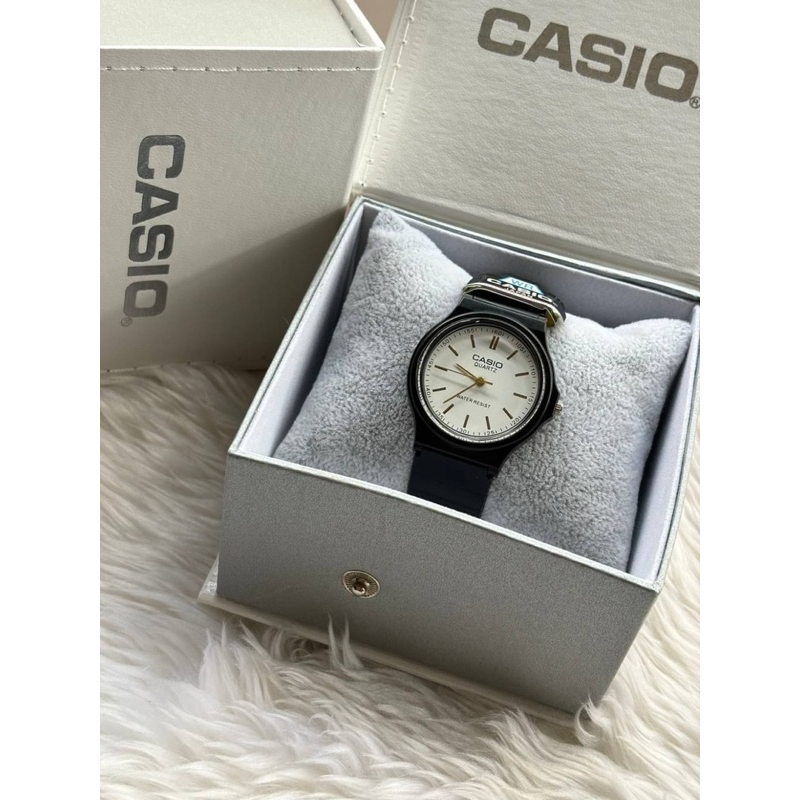นาฬิกาข้อมือผู้หญิงและผู้ชายคาสิโอ นาฬิกาแฟชั่น Casio สายเรซิ่น รุ่นMQ24