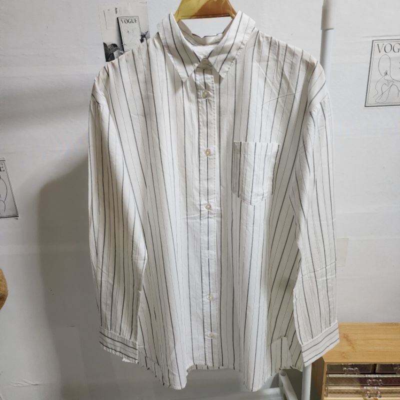 opaque clip ╰┈➤ เสื้อเชิ้ตแขนยาว ลายริ้ว