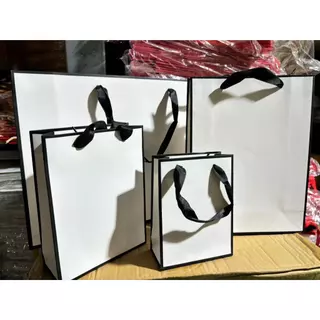 🍇🍇 bag gift 🍇🍇 มาใหม่ ถุงกระดาษหูหิ้ว ถุงกระดาษสีขาวขอบทอง เรียบหรู ใส่ของ ใส่ของเเฟชั่น พร้อมส่ง