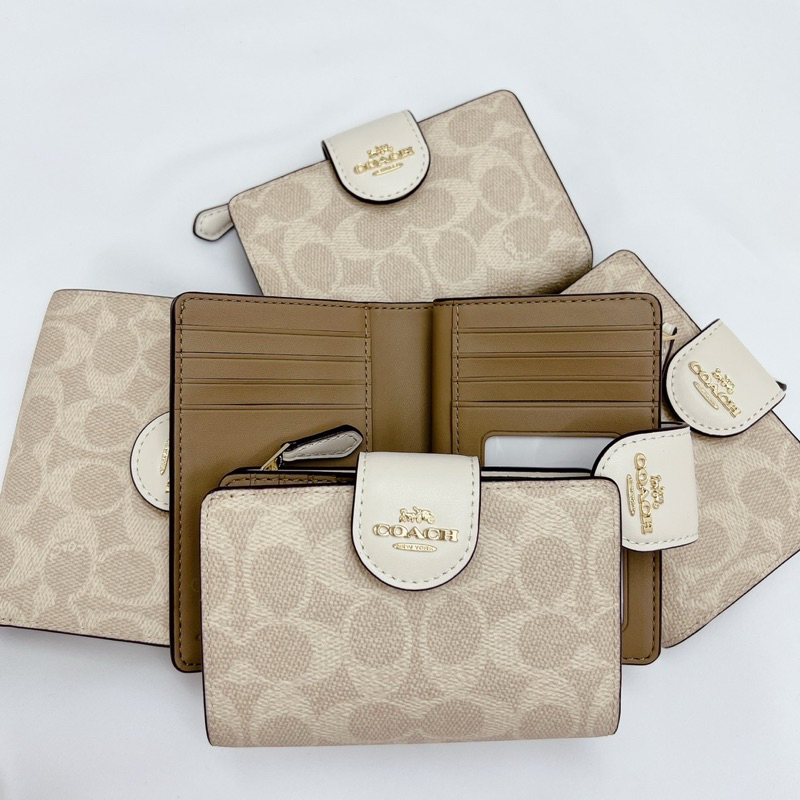 ✴️แท้ 💯% MEDIUM CORNER ZIP WALLET IN SIGNATURE CANVAS CW786