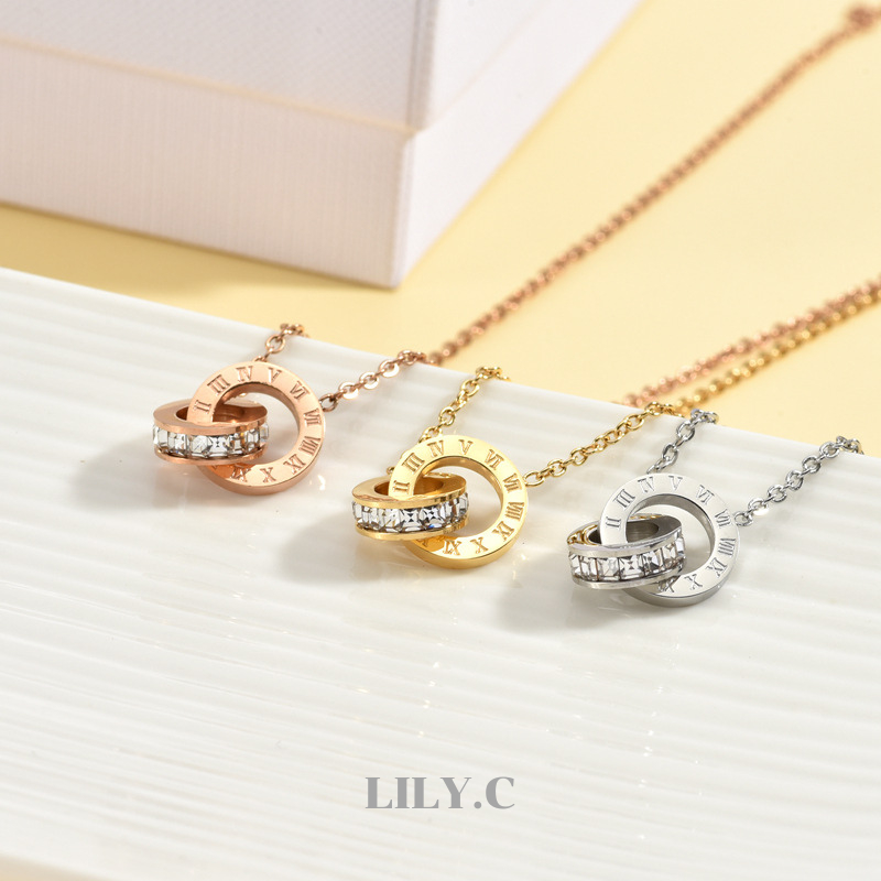 ✅พร้อมส่ง🔥 LILY.C สร้อยคอจี้แหวนคู่ สลักเลขโรมัน สร้อยคอโซ่สเตนเลสไทเทเนียม หรูหรา