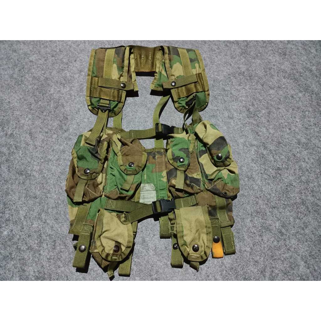 เสื้อกั๊ก ยุทธวิธี M81 LBV88 Vest U.S ARMY WOODLAND  MADE IN U.S.A