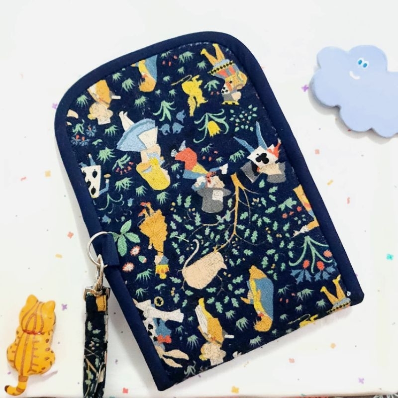♥️♦️♠️ กระเป๋าสตางค์ผ้า ลาย อลิซ อิน วันเดอร์แลนด์ ผ้านำเข้า alice in wonderland ราคา ถูกที่สุด ดีลบีเคเค แกลเลอรีภาพที่ 4