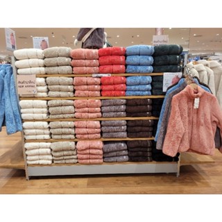 รับหิ้วจาก Shop UNIQLO เสื้อแจ็คเก็ตสำหรับสาวๆ ผ้าฟลีซขนนุ่ม มีซิป แขนยาว เสื้อแจ็คเก็ต ผ้าฟลีซขนนุ่ม มีซิป แขนยาว