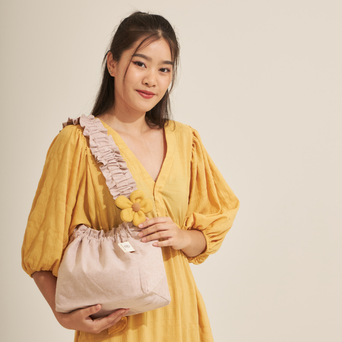 กระเป๋าสะพายไหล่รูดจีบ รุ่น PETAL - Something Simple