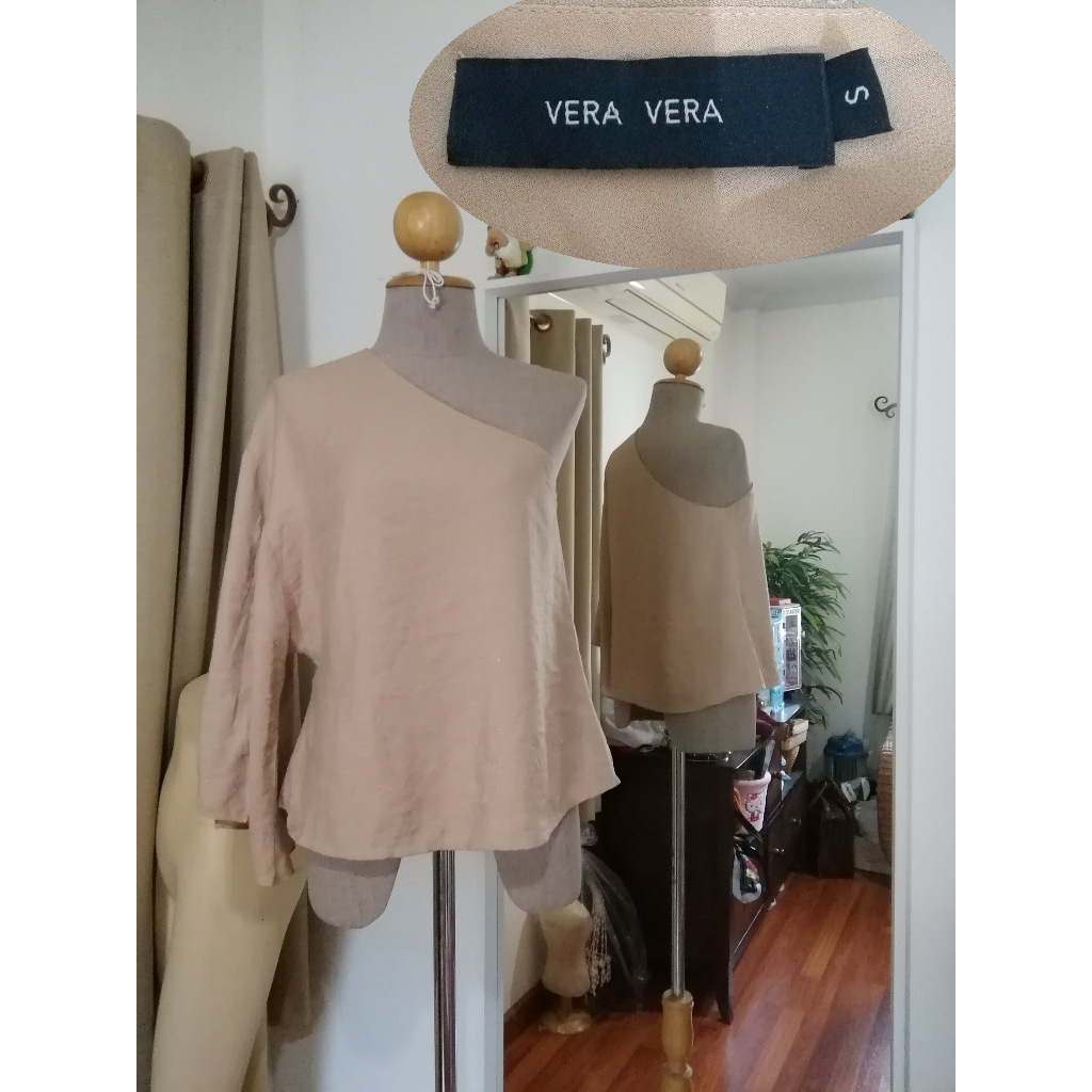 เสื้อไหล่เฉียง (ไหล่ข้างเดียว) แขนผ่า ป้าย vera vera