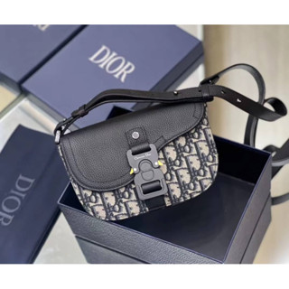 กระเป๋าพร้อมส่งNew dior SADDLE POUCH WITH STRAPเทพ