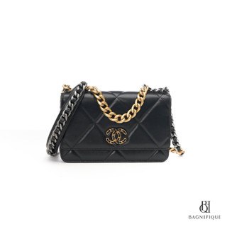 CHANEL FLAP 19 WOC BLACK CALF GHW