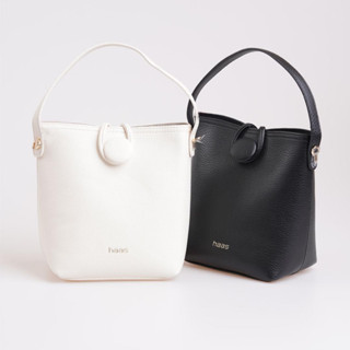 haas : กระเป๋าสะพายข้าง รุ่น Dorothea Bucket Bag HALAG060