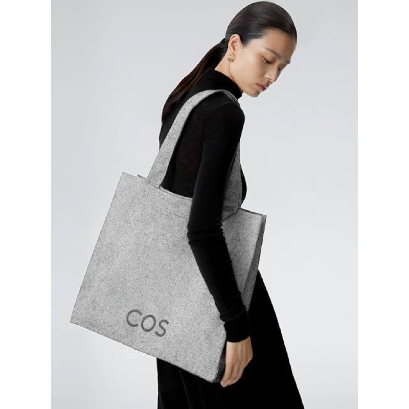 (พร้อมส่ง) กระเป๋าผ้า COS - Tote Bag สีเทา ของแท้