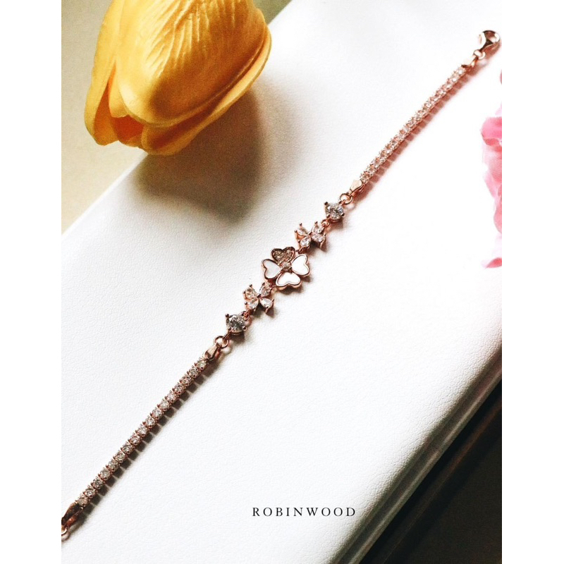 Pre-order กำไลข้อมือ White Swarovski Clover Bracelet