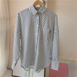 Karl Lagerfeld : STRIPE WHITE SHIRTเป็นผ้าชีฟอง ทักแชทสอบถามไซร์ก่อนนะคะ