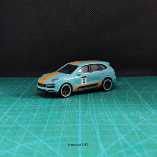 majorette porsche cayenne สีฟ้าคาดสีส้ม