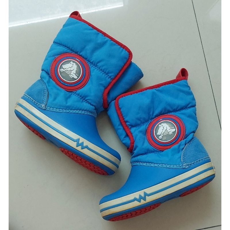 รองเท้าบูทเด็ก มือสอง crocs  มีไฟติดครบ