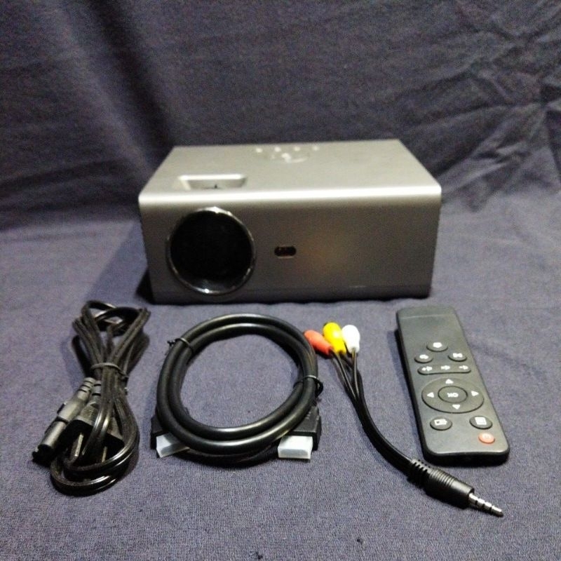 Projector RD825 มือสองใช้เอง สภาพดี