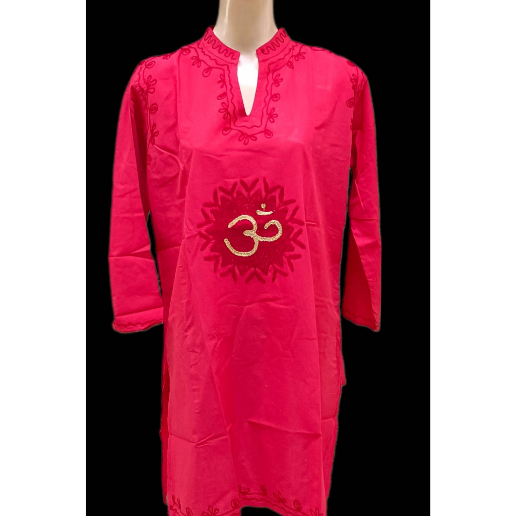 เสื้อคอตตอนสีแดง คอจีนแขนยาว ตัวยาว ปักโอม   ปักมือ อก48” ยาว 36” อินเดีย ทรงใหญ่