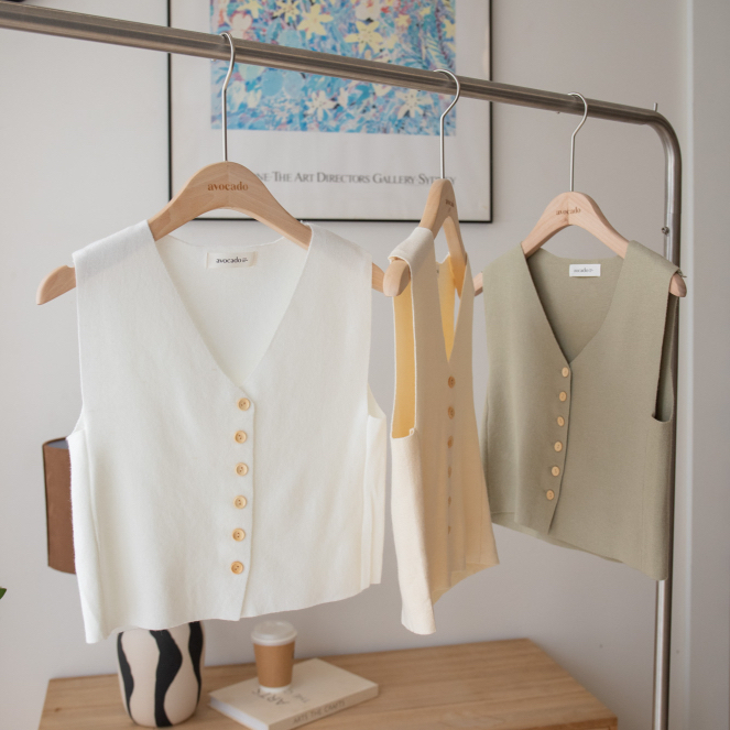 avocado Cris knit vest สื้อกั๊กรุ่นใหม่ รุ่นนี้น่ารักแบบ3000% ใส่แล้วบอกเลยว่าดูชิค