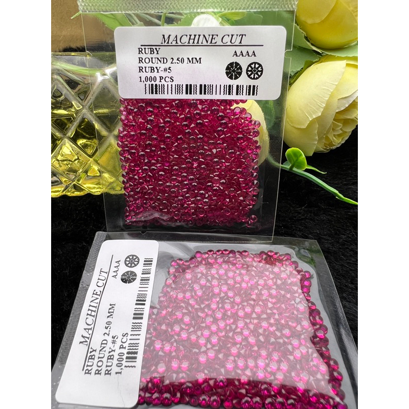 สีแดง รูบี้( 1000 เม็ด) 2.50 มม( MM ) พลอย อัดทับทิม ทรงกลม เจียระไนเห ลี่ยมเพชร..SYNTHETIC RED RUBY ROUND SHAPE บริลเลี
