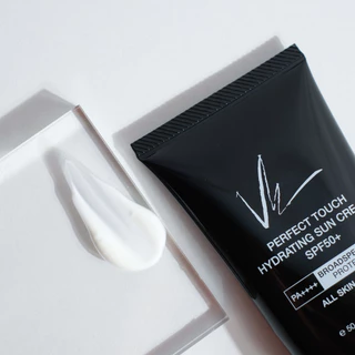 (ลด 39%) Vie Cosmetics Perfect Touch Hydrating Sun Cream SPF50+, PA++++ 50 ml. ครีมกันแดดเนื้อไฮบริด