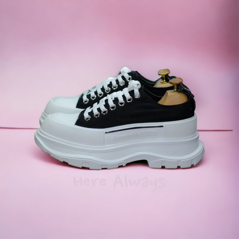 รองเท้าผ้าใบ A. Mc. 37 มือสอง