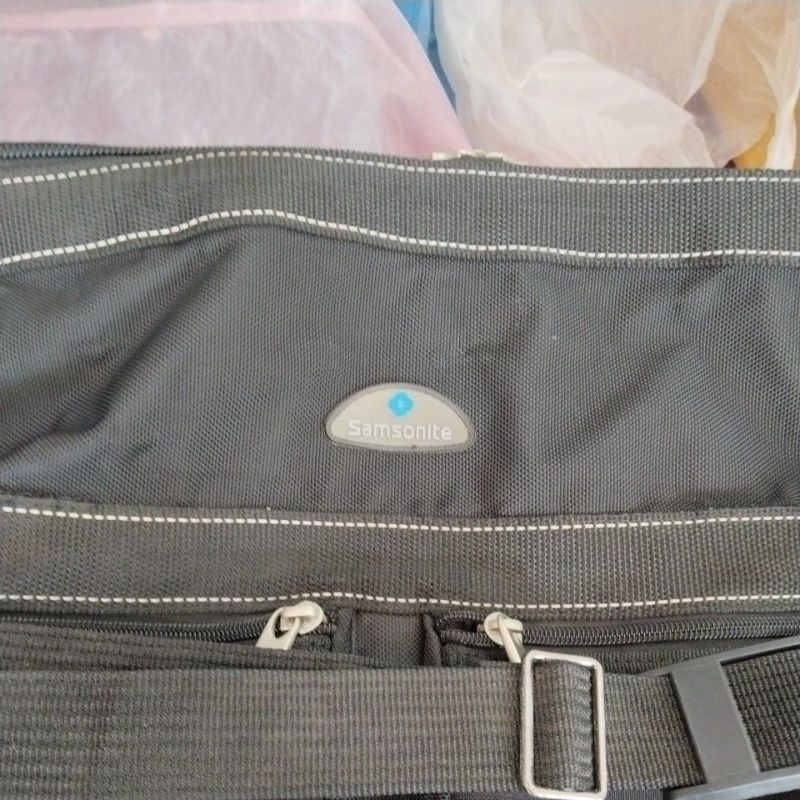 กระเป๋าเดินทางมีล้อลาก samsonite