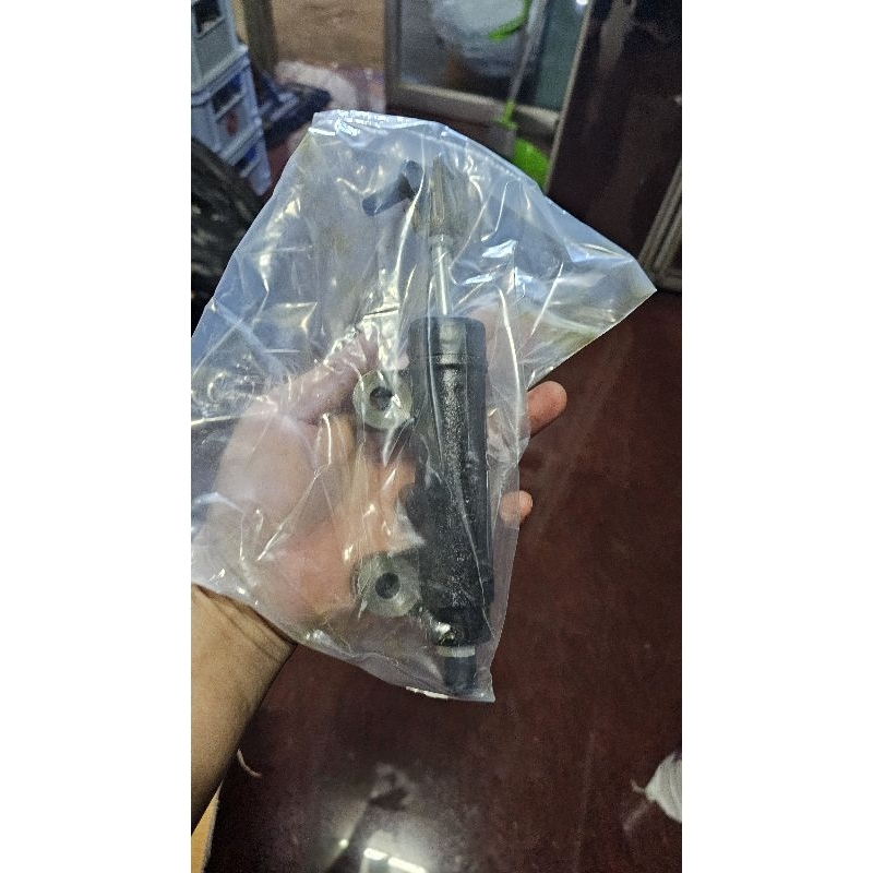 แม่ปั้มเบรคบน komatsu-7 fd20 25 30