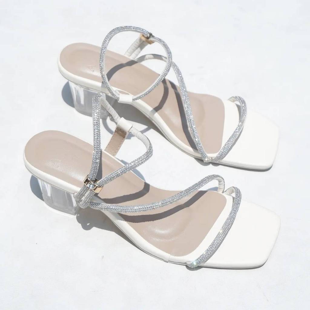 รุ่น เซี๊ยต สีครีม เเชมเปญ ราคา590 บาท