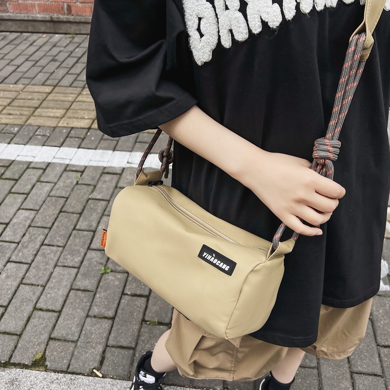 พร้อมส่ง กระเป๋าสะพายข้างผ้ากันน้ำ ดีไซน์เท่ใช้ได้ทั้งชายหญิง