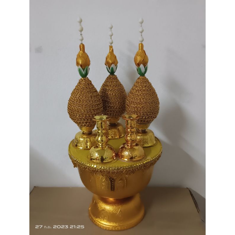 ชุดเครื่องทองน้อยผ้าเทปตวัดลายสีทอง ขนาดพาน 16 เซนติเมตร