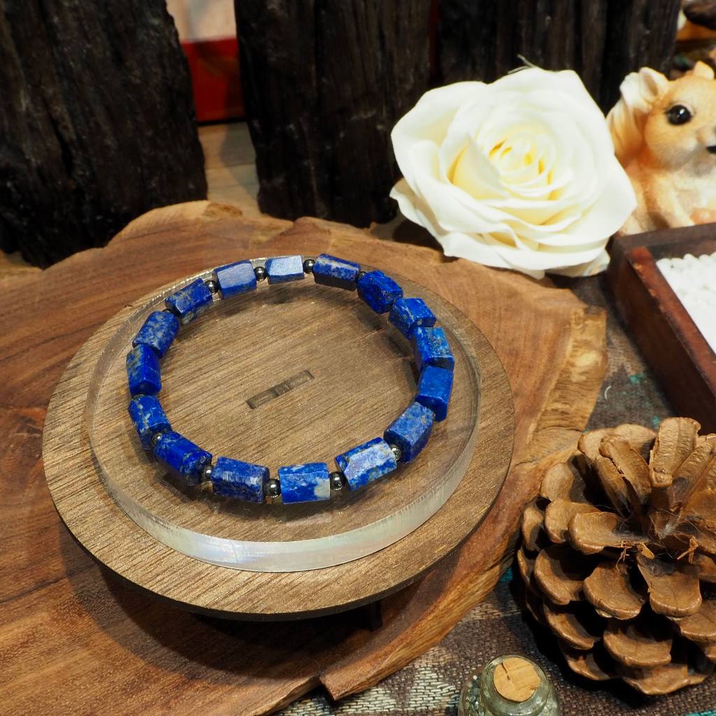 สร้อยข้อมือหิน " ลาพิสลาซูลิ "  แท้ 100% กำไลหินนำโชค หินมงคล เสริมโชค ขนาด 6mm ทรงท่อน