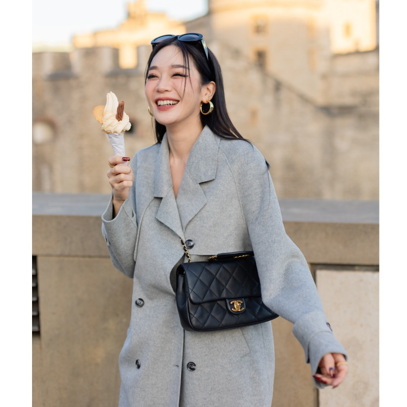 French trenchcoat สีเทาอ่อน เทรนโค้ชทรงสวย ผ้าดีมากค่ะ