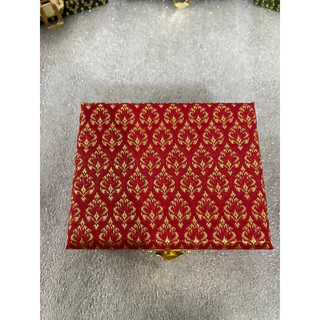 กล่องใส่พระกันกลิ้ง กล่องใส่กำไล กล่องใส่เครื่องประดับขนาด8*10*4cm