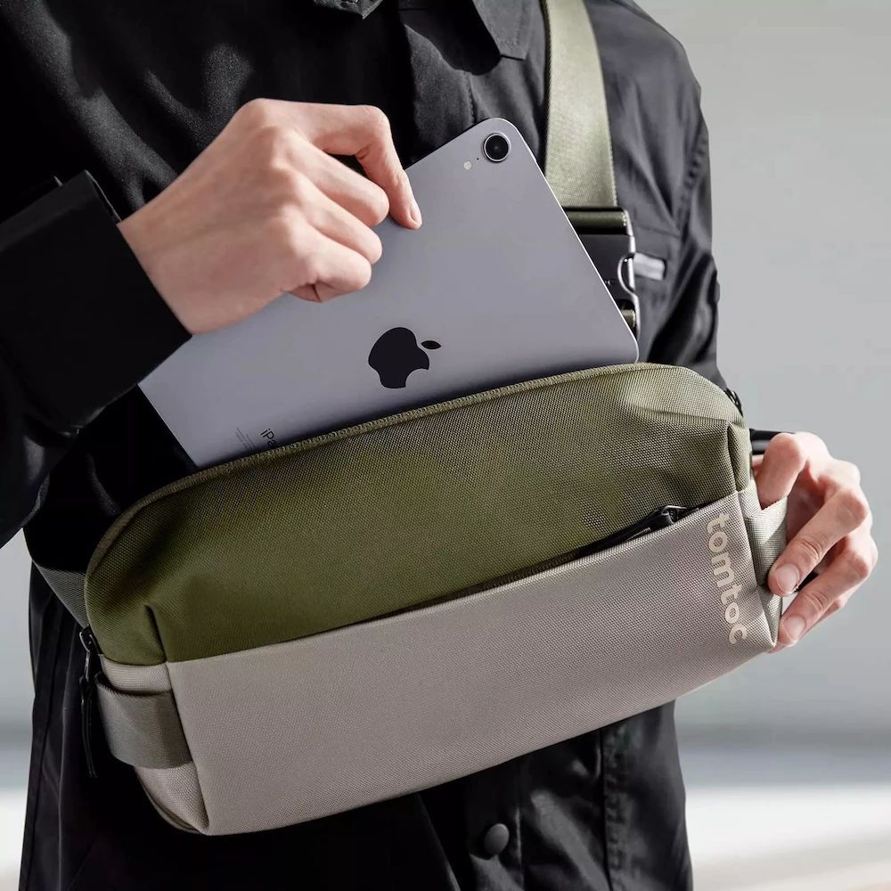 🇹🇭TOMTOC URBAN SLING BAG WITH 8-INCH MINIMALIST EDC DESIGN กระเป๋าสะพายข้าง ดีไซน์แนวสตรีท น้ำหนักเบา ทนทาน หยิบง่าย by