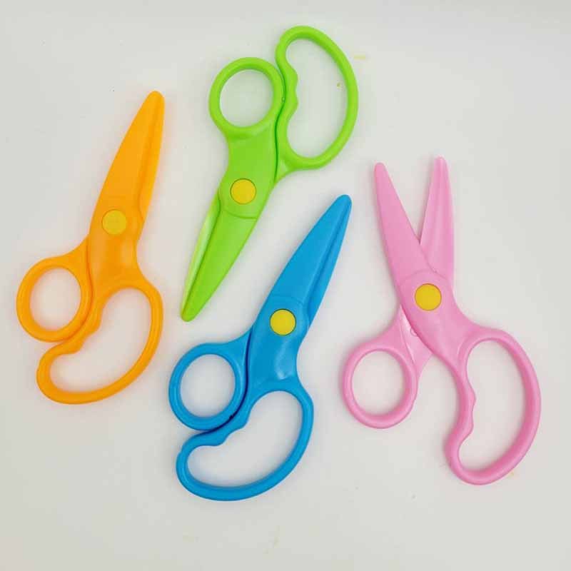 คิดอาร์ท กรรไกร พลาสติก แบบตรง 1ชิ้น แม่พิมพ์เล่นแป้งโดว์ (ESR) Kidart Moldsscissors 1Pc.