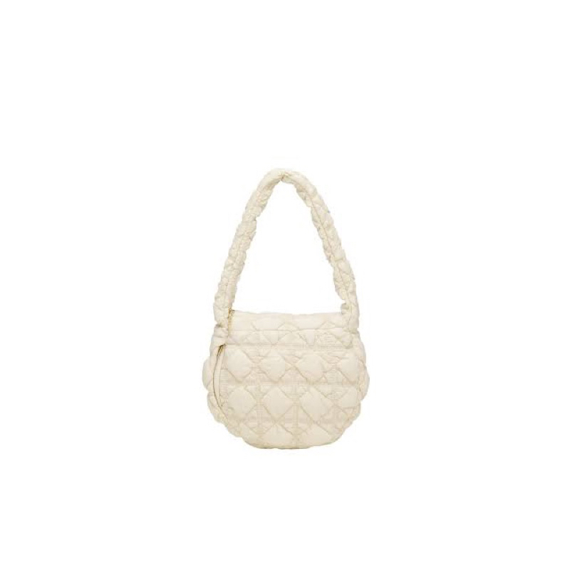 carlyn bag soft size m สี ivory (used like new) แท้มือสอง