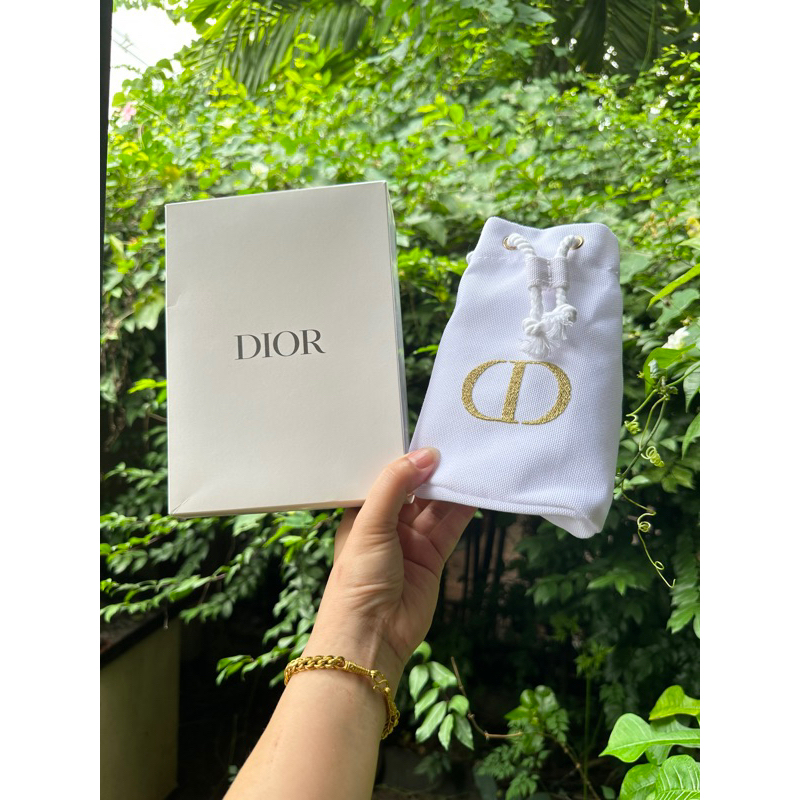 Dior  กระเป๋าผ้าสีขาว พร้อมกล่อง