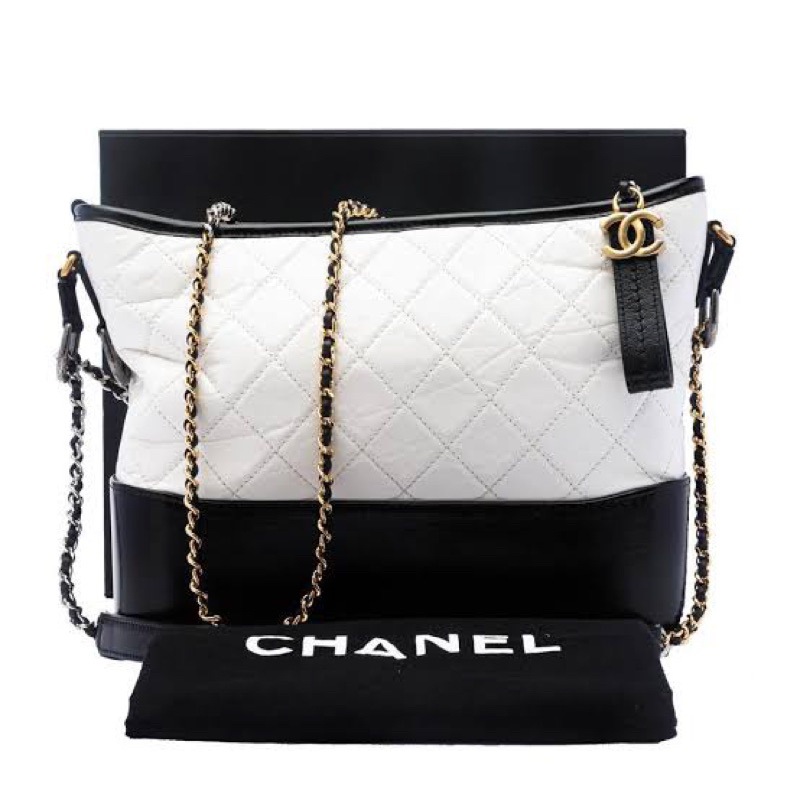 กระเป๋า งาน Hi-End เน้นแค่ Hi-End ตำหนิหมุดเงินหาย Chanel Black/White Quilted Aged Leather Medium Gabrielle Bag