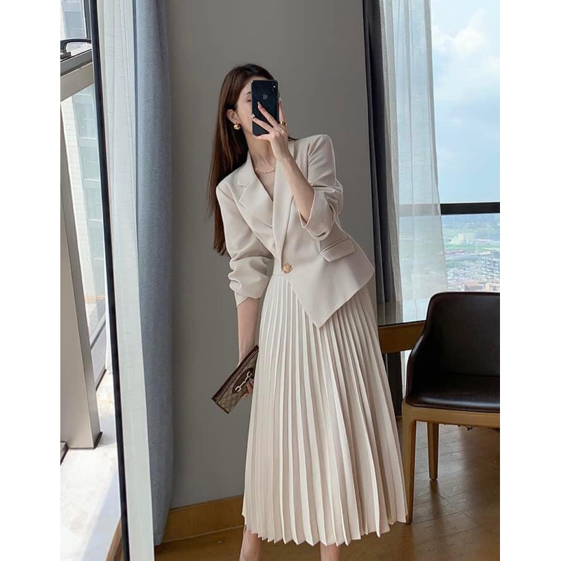 Mogwany พรี Sharisa Dress เดรสพลีททรงสวยสีเบจ เรียบหรู ดูแพง ผ้าดีมาก ใส่เที่ยว,ทำงาน,ออกงาน สวยมากๆค่า