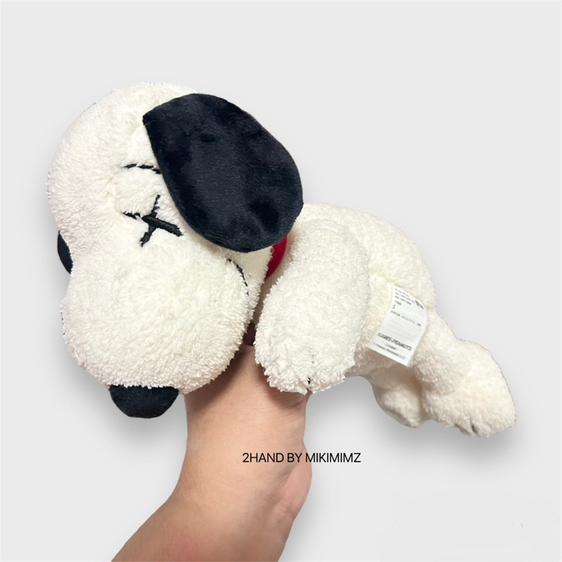 ตุ๊กตาสนูปปี้ KAWS x PEANUTS Snoopy Uniqlo มือสอง