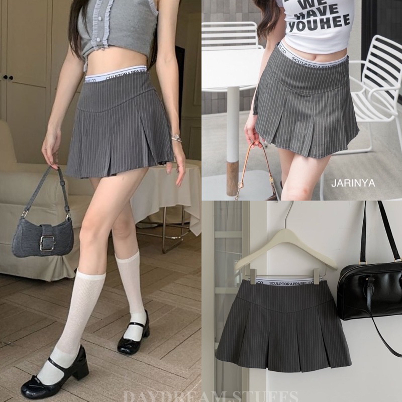 💫พร้อมส่ง💫SCULPTOR SKIRT Y2K • กระโปรงสั้น อัดพลีท ขอบเอวยางยืดสปอร์ต ทอเป็นลายแบรนด์ดัง ซับในเป็นกา