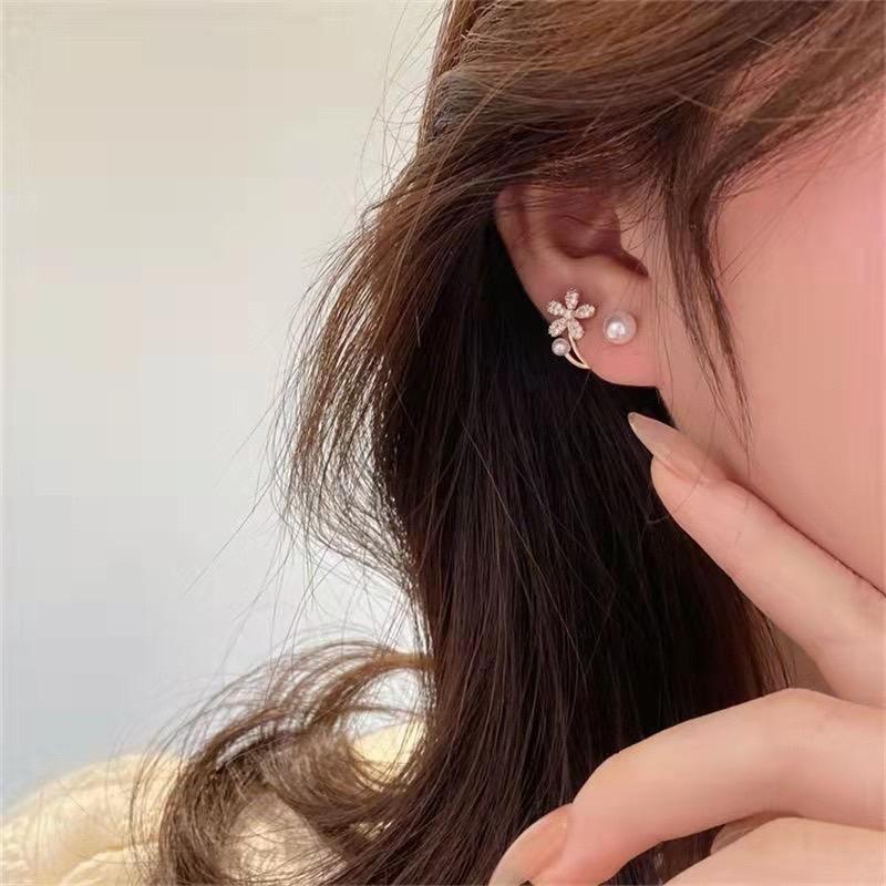 รหัส 19 ต่างหูดอกไม้จิ๋วประดับคู่กับมุก