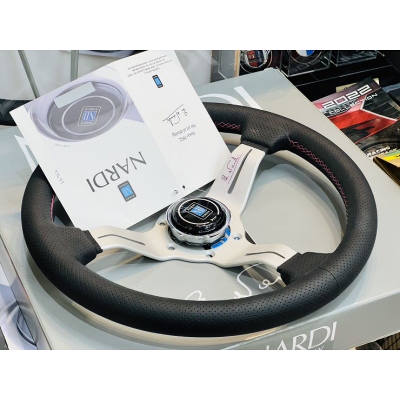 พวงมาลัย ก้านดอกไม้ Nardi Italy Deep Corn 330 รุ่นพิเศษ ก้านขาว ด้ายชมพูม่วง ลายเซนชมพูม่วง นำเข้าจา